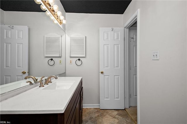 197 Gate House RD, Newport News, VA 23608