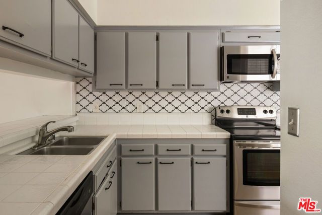 1900 Vine Street 403, Los Angeles, CA 90068