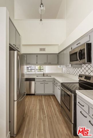1900 Vine Street 403, Los Angeles, CA 90068