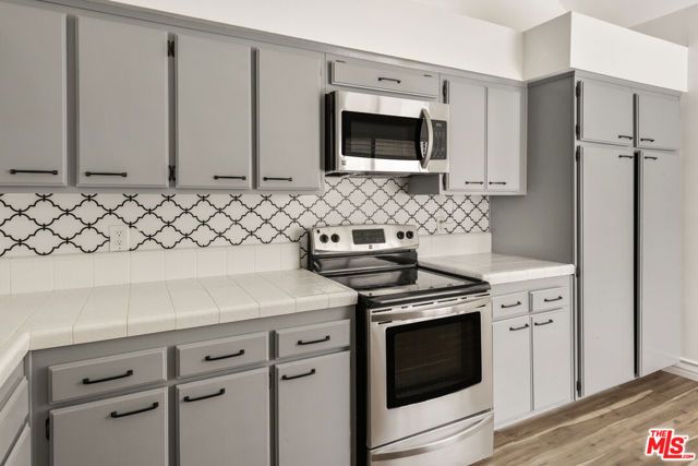 1900 Vine Street 403, Los Angeles, CA 90068