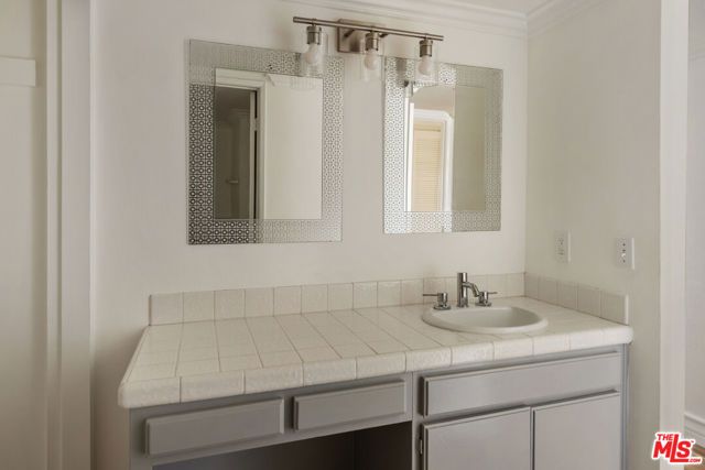 1900 Vine Street 403, Los Angeles, CA 90068