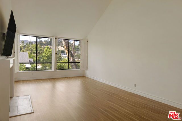 1900 Vine Street 403, Los Angeles, CA 90068