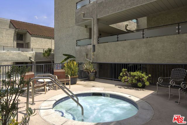1900 Vine Street 403, Los Angeles, CA 90068