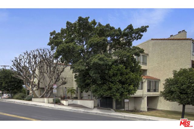1900 Vine Street 403, Los Angeles, CA 90068