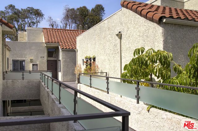 1900 Vine Street 403, Los Angeles, CA 90068