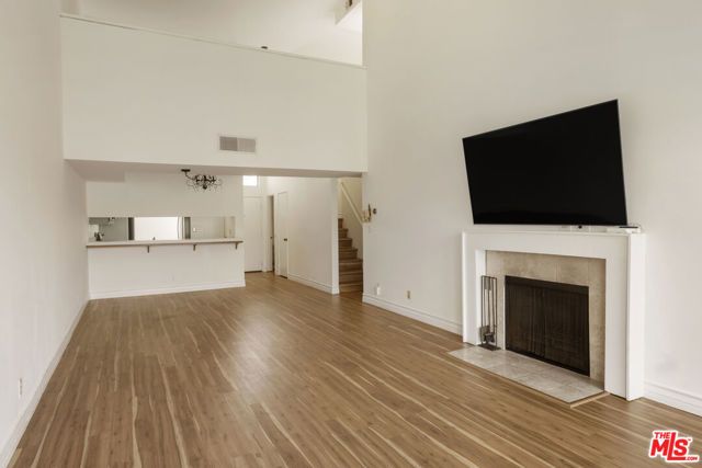 1900 Vine Street 403, Los Angeles, CA 90068