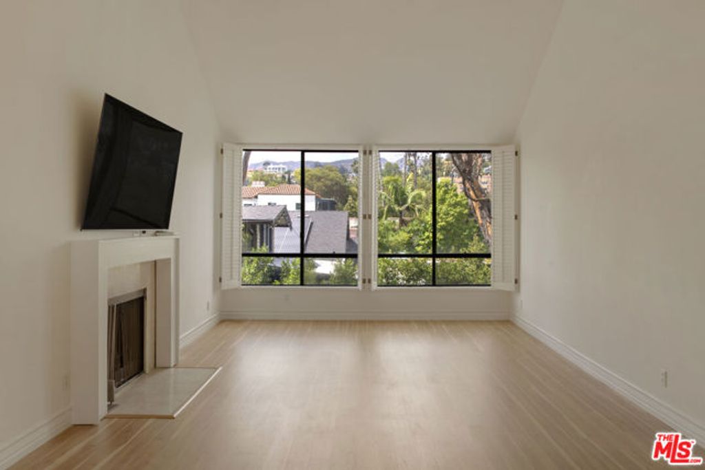 1900 Vine Street 403, Los Angeles, CA 90068