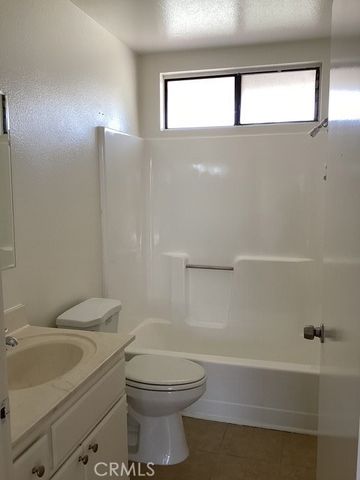 43942 18th Street E 3, Lancaster, CA 93535