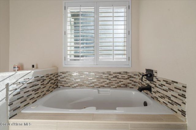 2918 E Point Hayden DR, Hayden, ID 83835