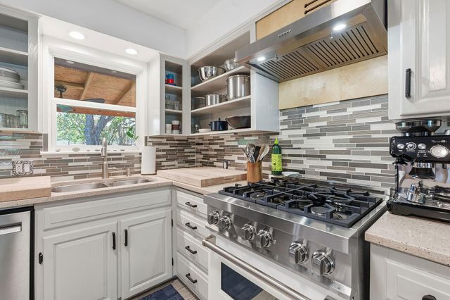 8801 Redfield LN, Austin, TX 78758