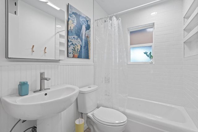 8801 Redfield LN, Austin, TX 78758