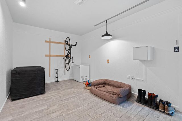 8801 Redfield LN, Austin, TX 78758