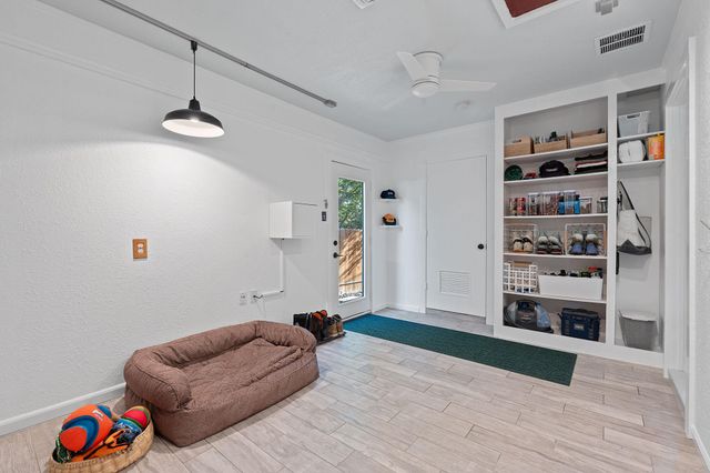 8801 Redfield LN, Austin, TX 78758