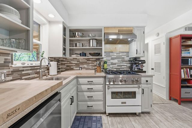 8801 Redfield LN, Austin, TX 78758
