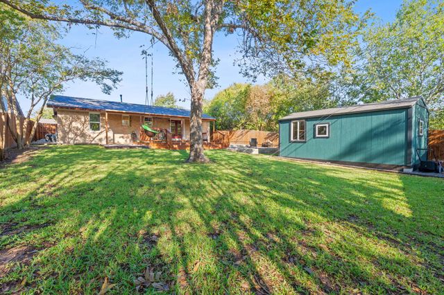 8801 Redfield LN, Austin, TX 78758