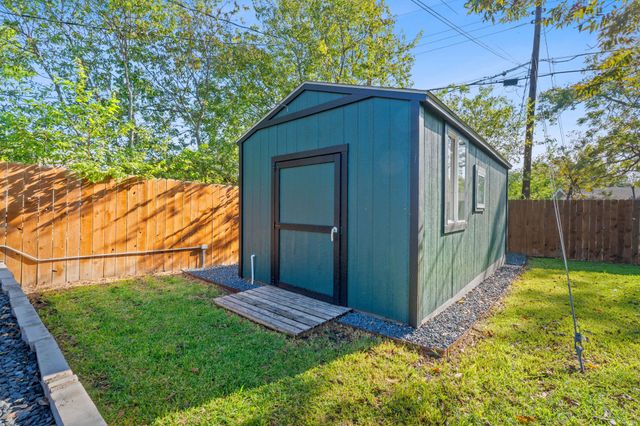 8801 Redfield LN, Austin, TX 78758