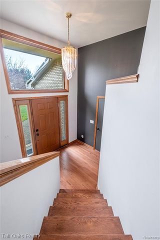 2411 Briar Creek Lane, Burton, MI 48509