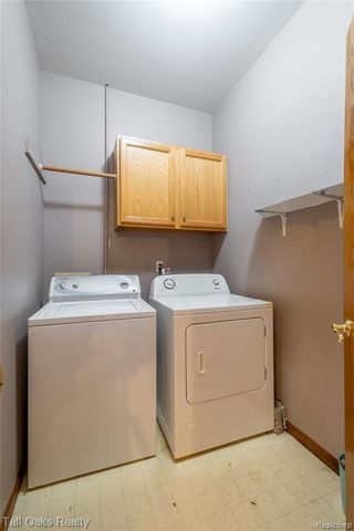 2411 Briar Creek Lane, Burton, MI 48509