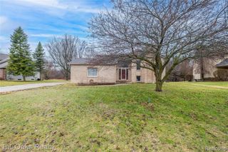 2411 Briar Creek Lane, Burton, MI 48509