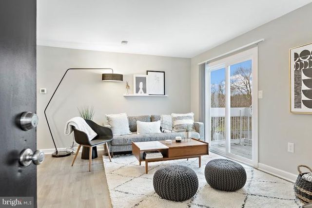 1000 PHEASANT HOLLOW DR, Plainsboro, NJ 08536