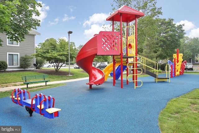 1000 PHEASANT HOLLOW DR, Plainsboro, NJ 08536