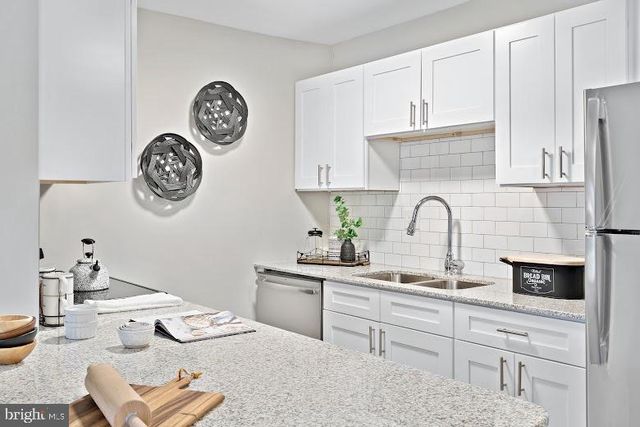 1000 PHEASANT HOLLOW DR, Plainsboro, NJ 08536