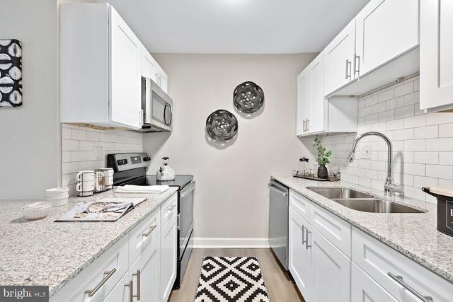 1000 PHEASANT HOLLOW DR, Plainsboro, NJ 08536