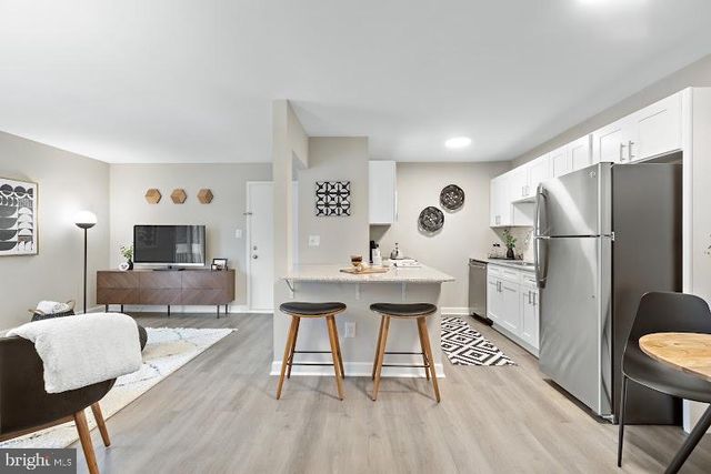 1000 PHEASANT HOLLOW DR, Plainsboro, NJ 08536