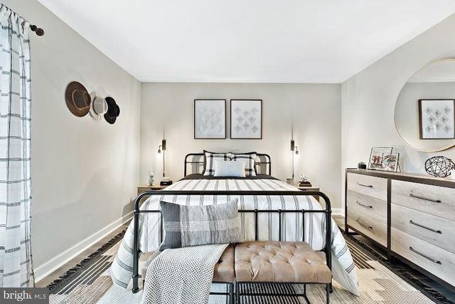 1000 PHEASANT HOLLOW DR, Plainsboro, NJ 08536