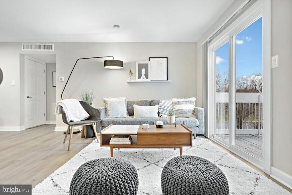 1000 PHEASANT HOLLOW DR, Plainsboro, NJ 08536