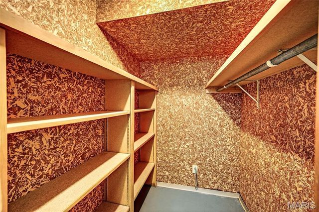 9518 Anchorage Lane, St Louis, MO 63126