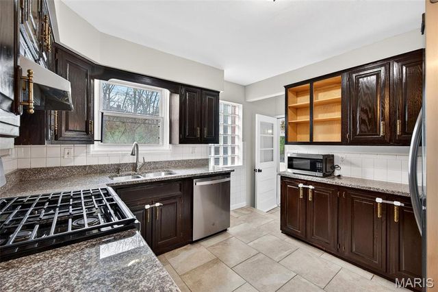 9518 Anchorage Lane, St Louis, MO 63126