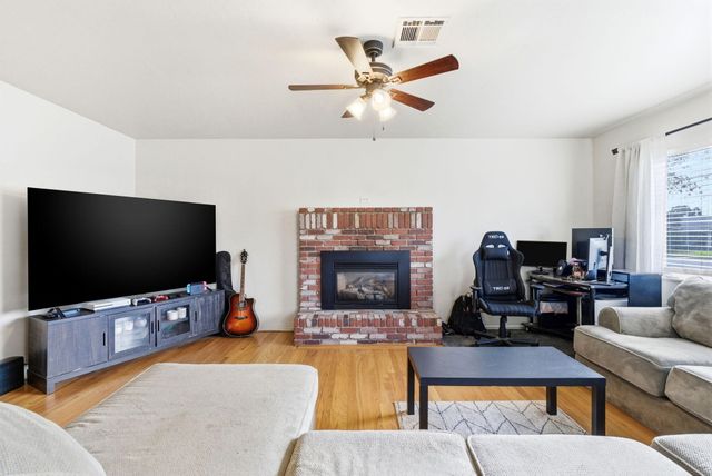 2410 S Locust Street, Visalia, CA 93277