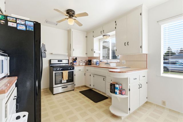 2410 S Locust Street, Visalia, CA 93277