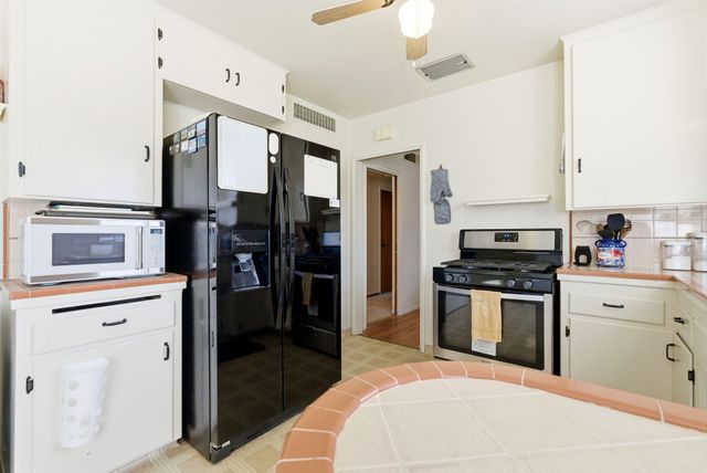 2410 S Locust Street, Visalia, CA 93277