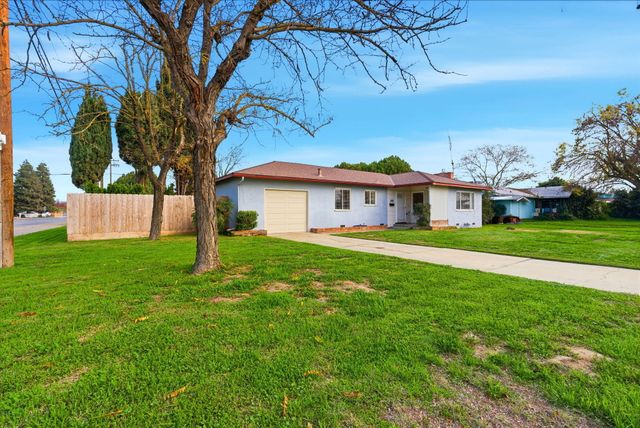 2410 S Locust Street, Visalia, CA 93277