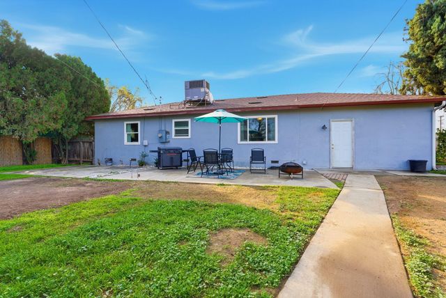 2410 S Locust Street, Visalia, CA 93277