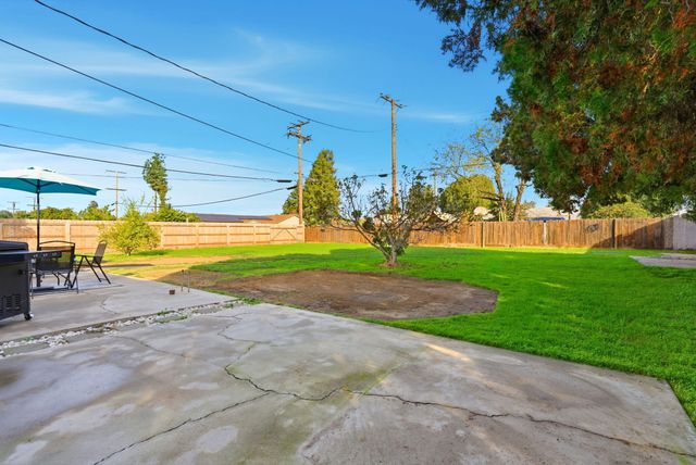 2410 S Locust Street, Visalia, CA 93277