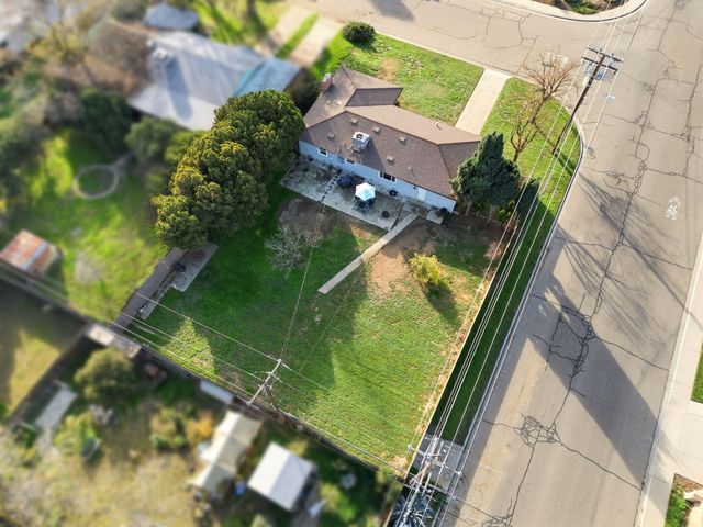 2410 S Locust Street, Visalia, CA 93277