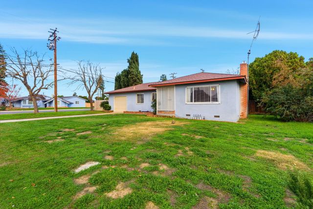 2410 S Locust Street, Visalia, CA 93277