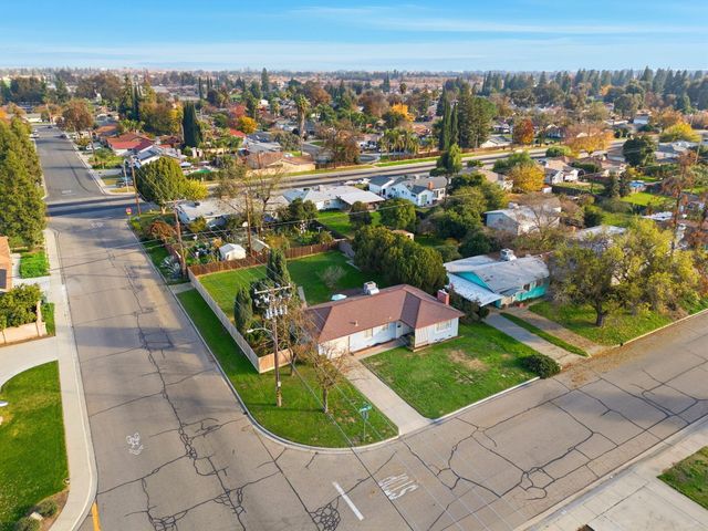 2410 S Locust Street, Visalia, CA 93277