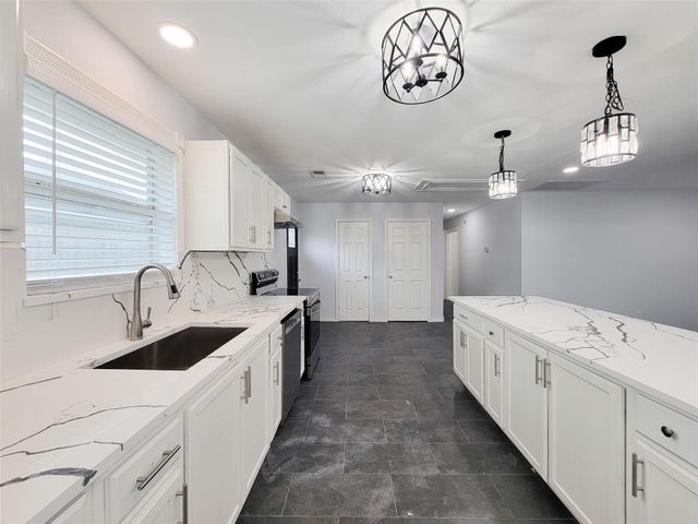 11850 Greencanyon Drive, Houston, TX 77044