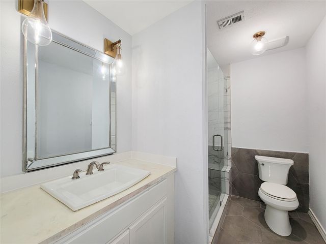 11850 Greencanyon Drive, Houston, TX 77044