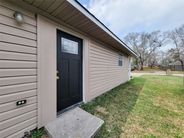 11850 Greencanyon Drive, Houston, TX 77044