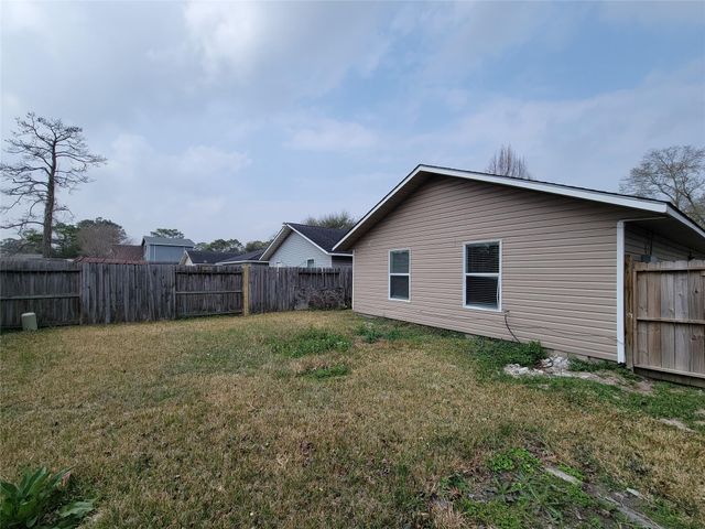 11850 Greencanyon Drive, Houston, TX 77044