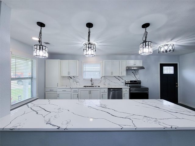 11850 Greencanyon Drive, Houston, TX 77044