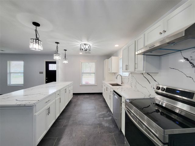 11850 Greencanyon Drive, Houston, TX 77044