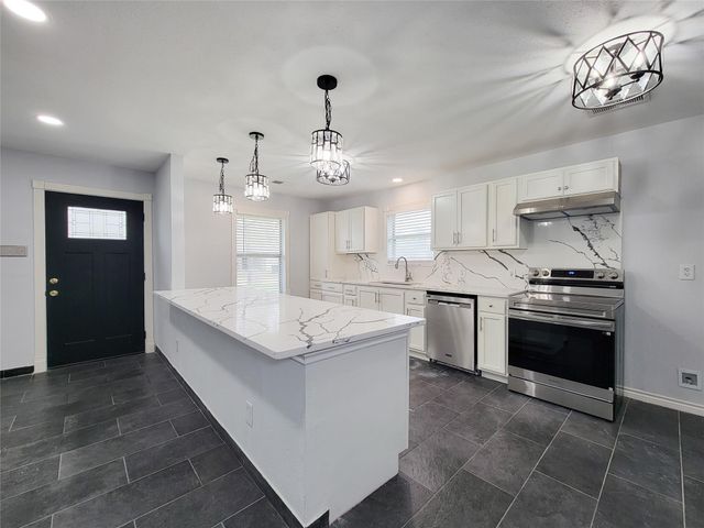 11850 Greencanyon Drive, Houston, TX 77044