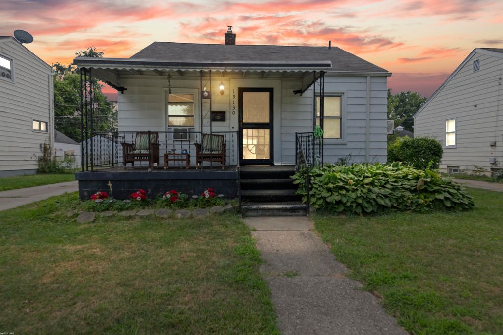 19130 Kenosha Street, Harper Woods, MI 48225