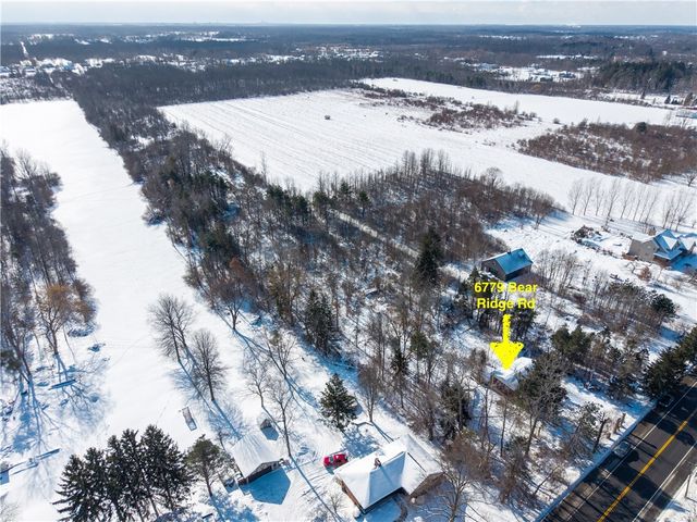 6779 Bear Ridge Road, Pendleton, NY 14094